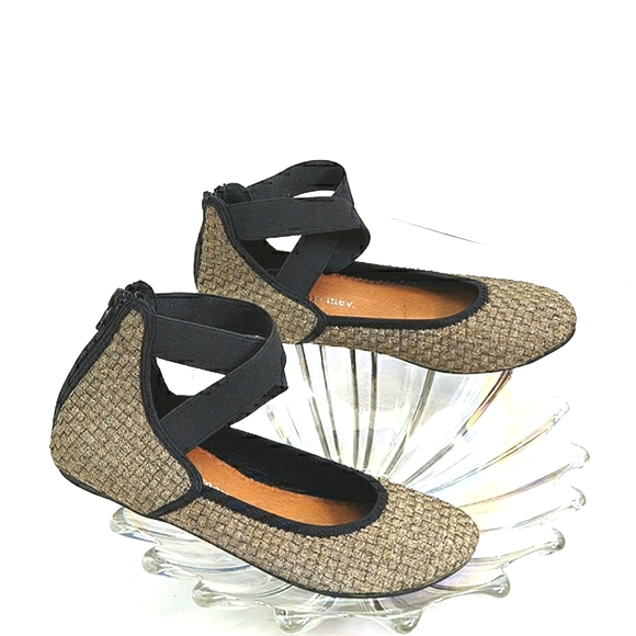Bernie Mev Women's Monica Ballet Flat in gunmetal size 8